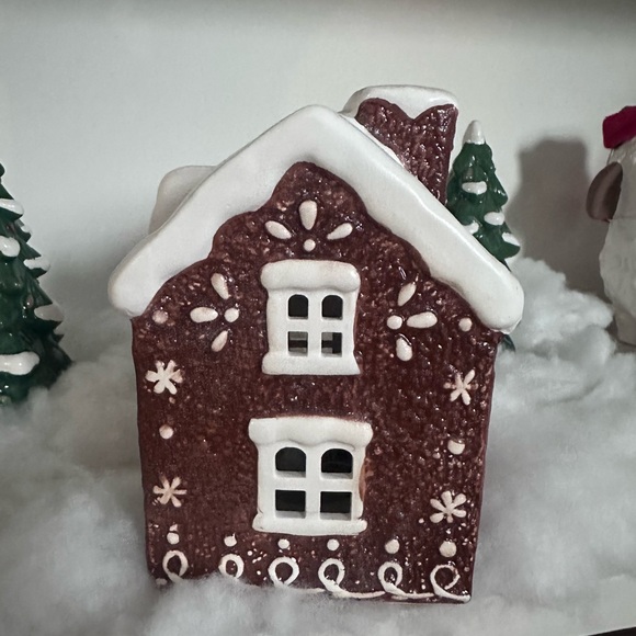 Gingerbread House Cabin Holiday Decor - Picture 5 of 6
